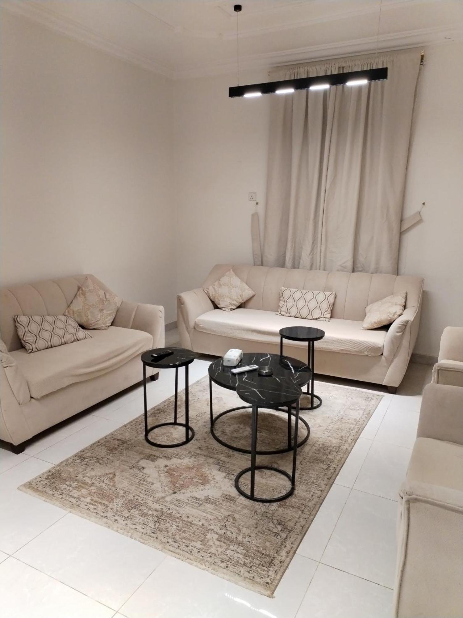 Apartment صقر للعوائل -غرف نوم وجلسه واسعه ومطبخ- Riyadh